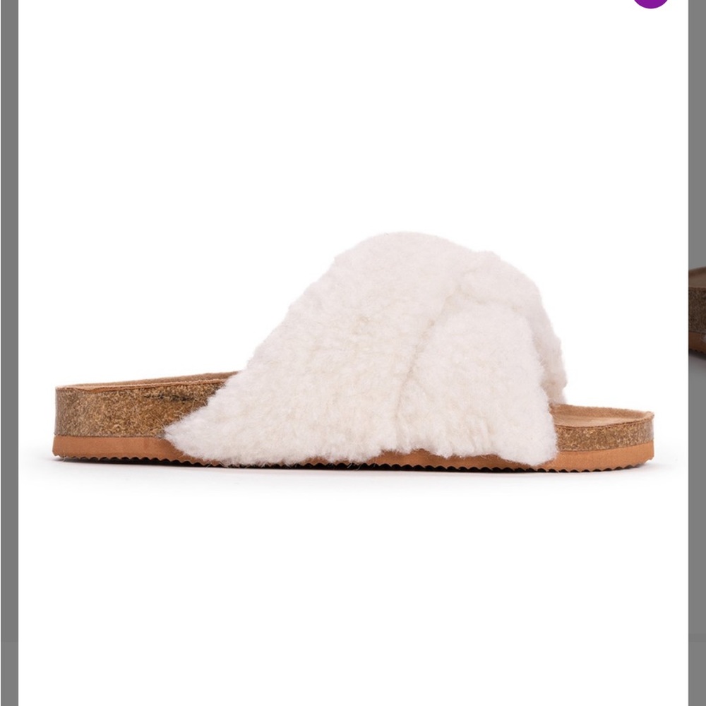 COPY - Woman sandal with comfy faux fur strap